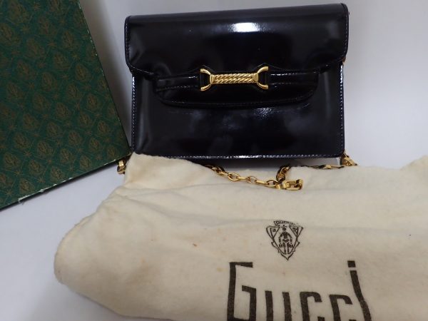 質屋　京都　高価買取　遺品整理　生前整理　金　プラチナ　ブランド　腕時計　バッグ　財布　貴金属　商品券　指輪　ネックレス　ブレスレット　不用品　リサイクル　親切　安心　老舗　伏見　伏見桃山　桃山御陵前　駐車場