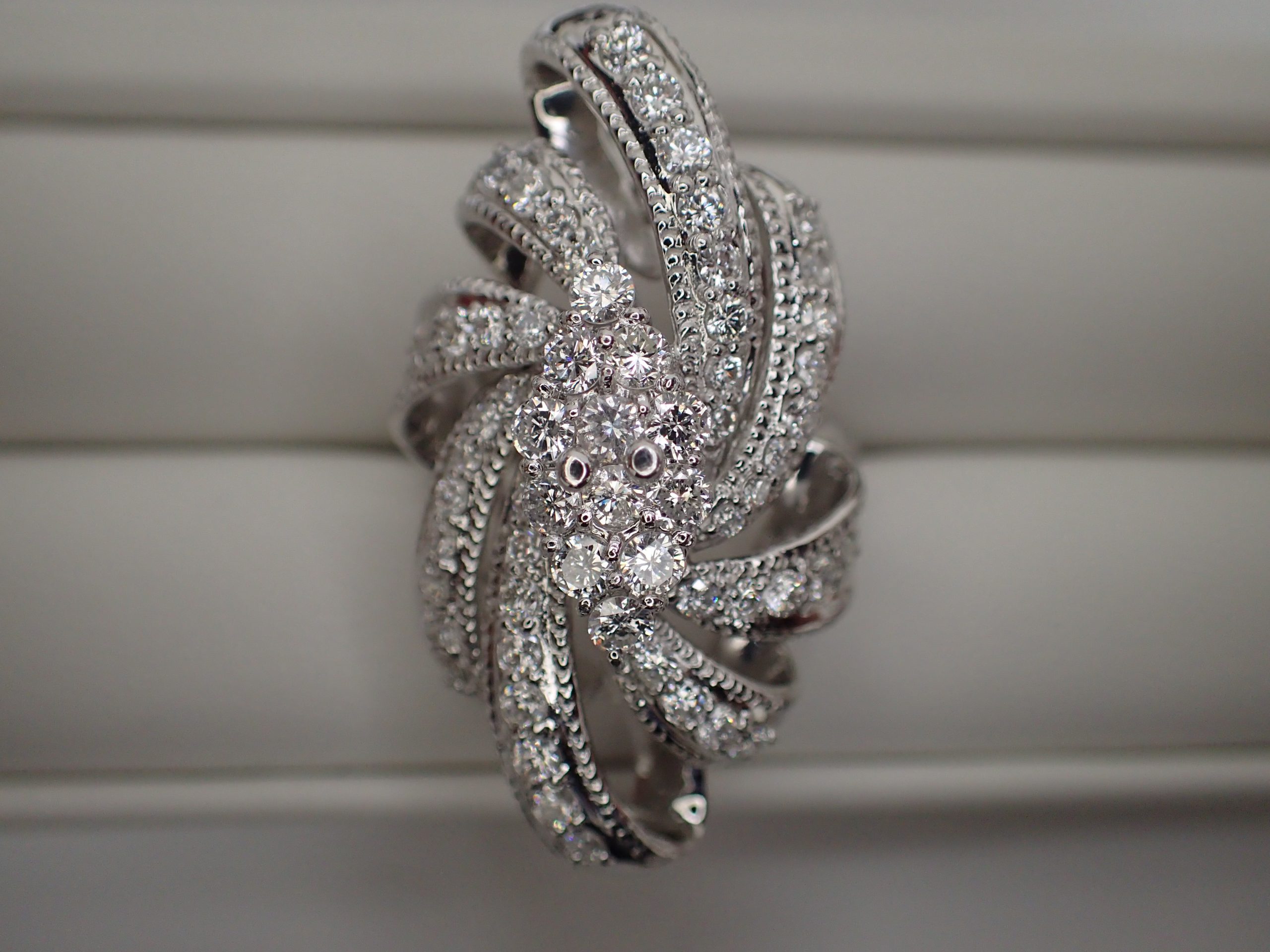 質屋　京都　高価買取　遺品整理　生前整理　老舗　親切　安心　信頼　駅近　駐車場　金　プラチナ　ブランド　バッグ　腕時計　指輪　ネックレス　イヤリング　ブレスレット　リサイクル　リユース