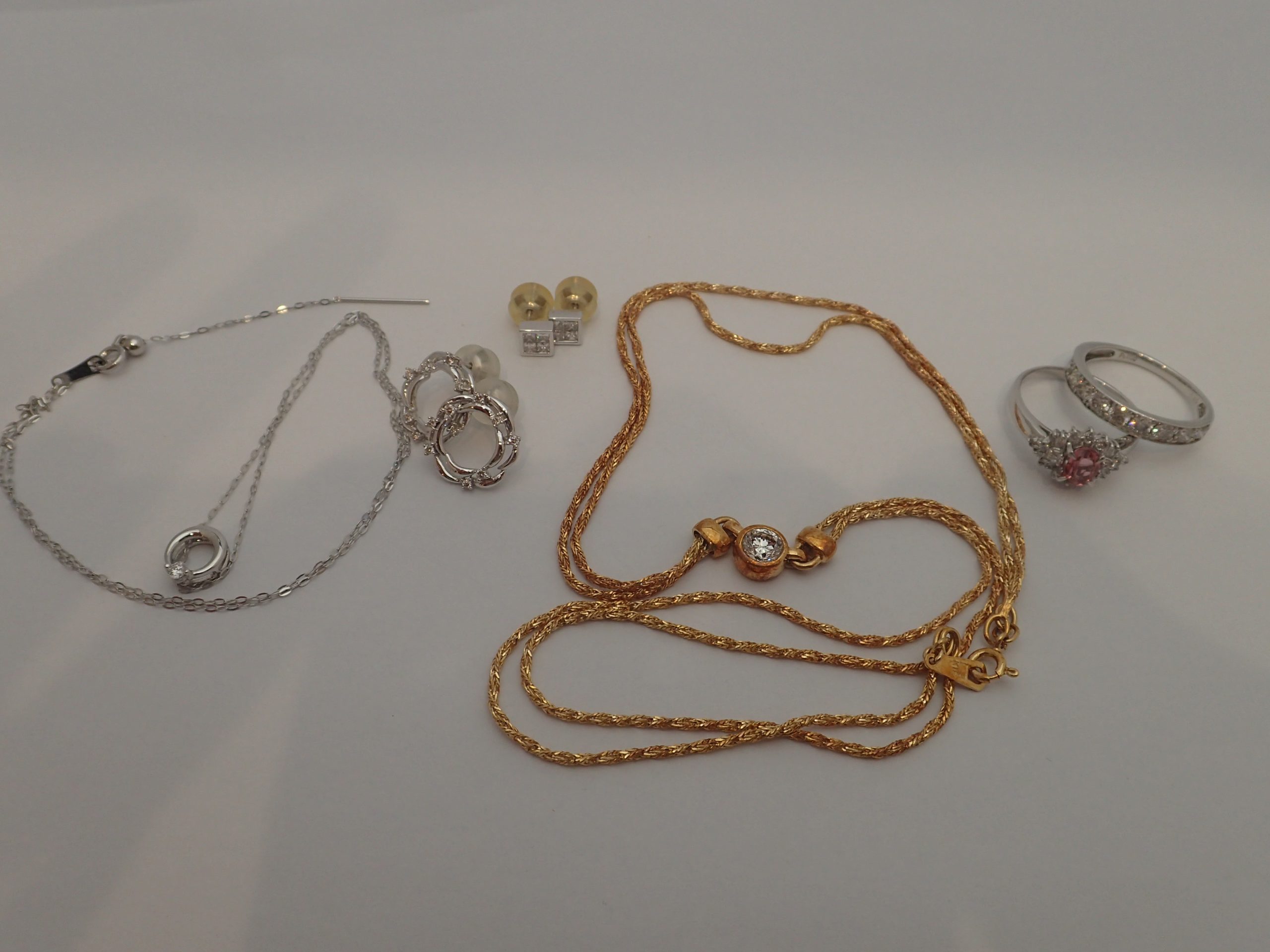 質屋 京都 高価買取 遺品整理 生前整理 老舗 親切 安心 信頼 駅近 駐車場 金 プラチナ ブランド バッグ 腕時計 指輪 ネックレス イヤリング ブレスレット リサイクル リユース